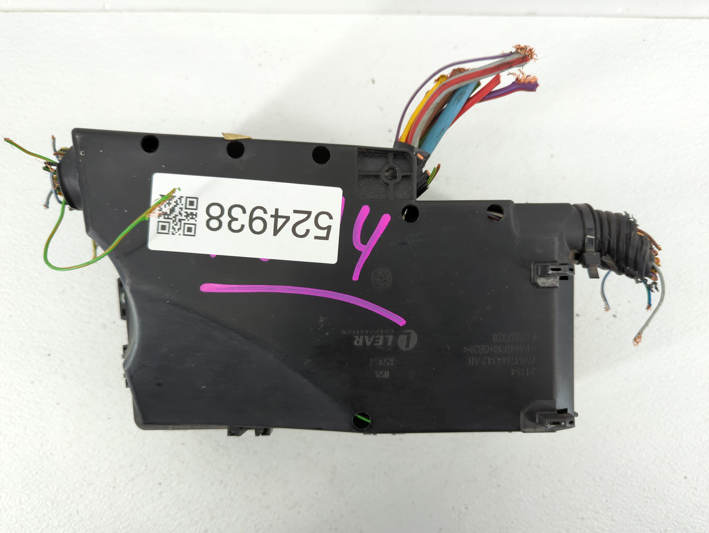 2015-2016 Lincoln Mkc Fusebox Fuse Box Panel Relay Module P/N:AV6T-14A067-AD Fits Fits 2015 2016 OEM Used Auto Parts - Oemus