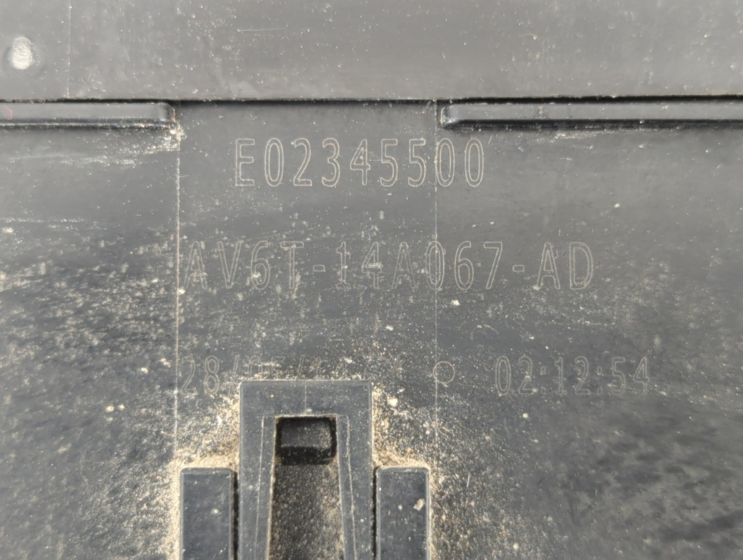 2015-2016 Lincoln Mkc Fusebox Fuse Box Panel Relay Module P/N:AV6T-14A067-AD Fits Fits 2015 2016 OEM Used Auto Parts - Oemus