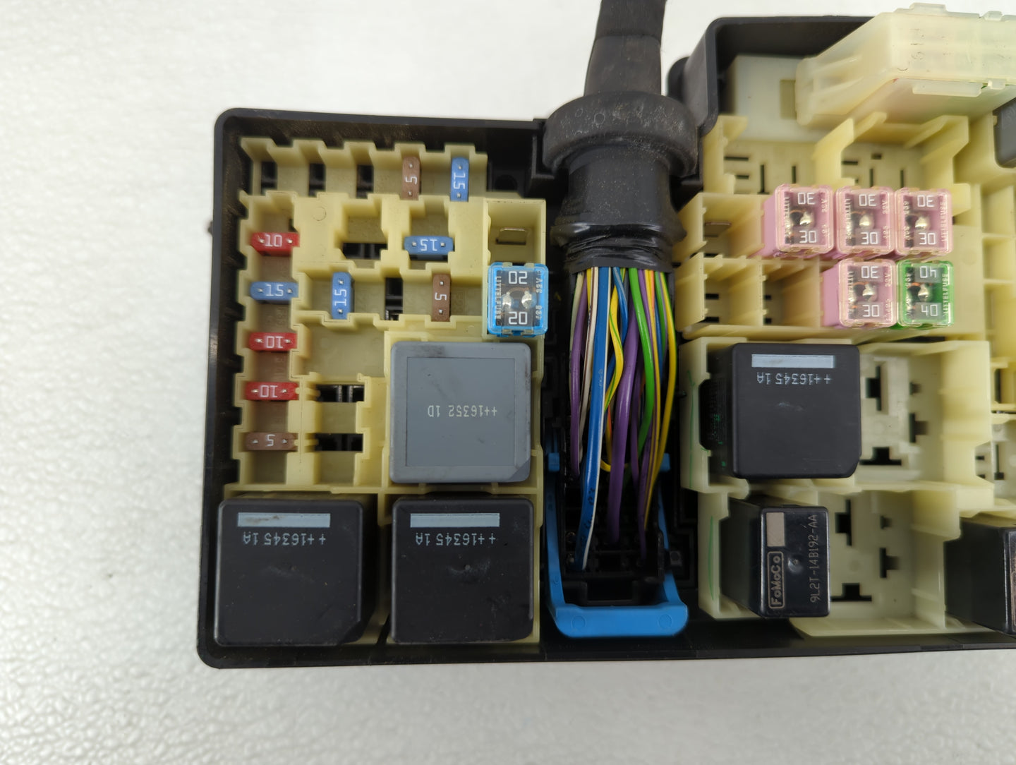 2015-2016 Lincoln Mkc Fusebox Fuse Box Panel Relay Module P/N:AV6T-14A142-AB AV6T-14A067-AD Fits Fits 2015 2016 OEM Used Aut