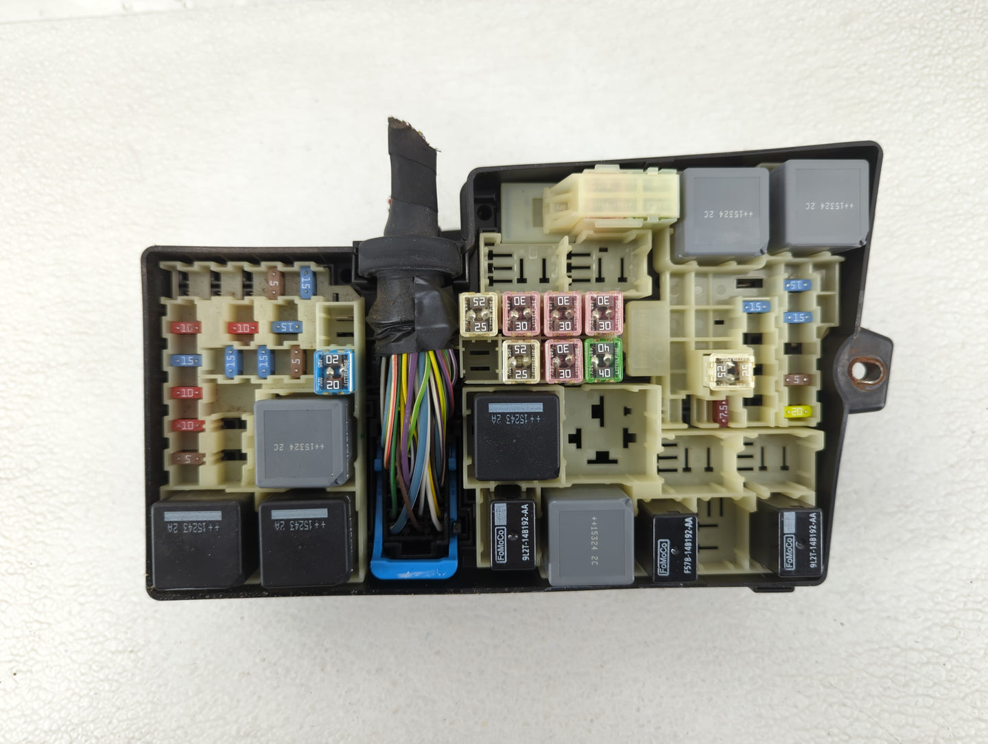 2015-2016 Lincoln Mkc Fusebox Fuse Box Panel Relay Module P/N:AV6T-14A067-AD Fits Fits 2015 2016 OEM Used Auto Parts - Oemus