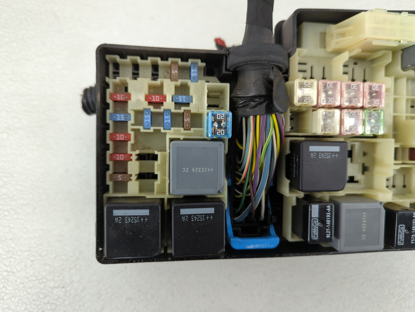 2015-2016 Lincoln Mkc Fusebox Fuse Box Panel Relay Module P/N:AV6T-14A067-AD Fits Fits 2015 2016 OEM Used Auto Parts - Oemus