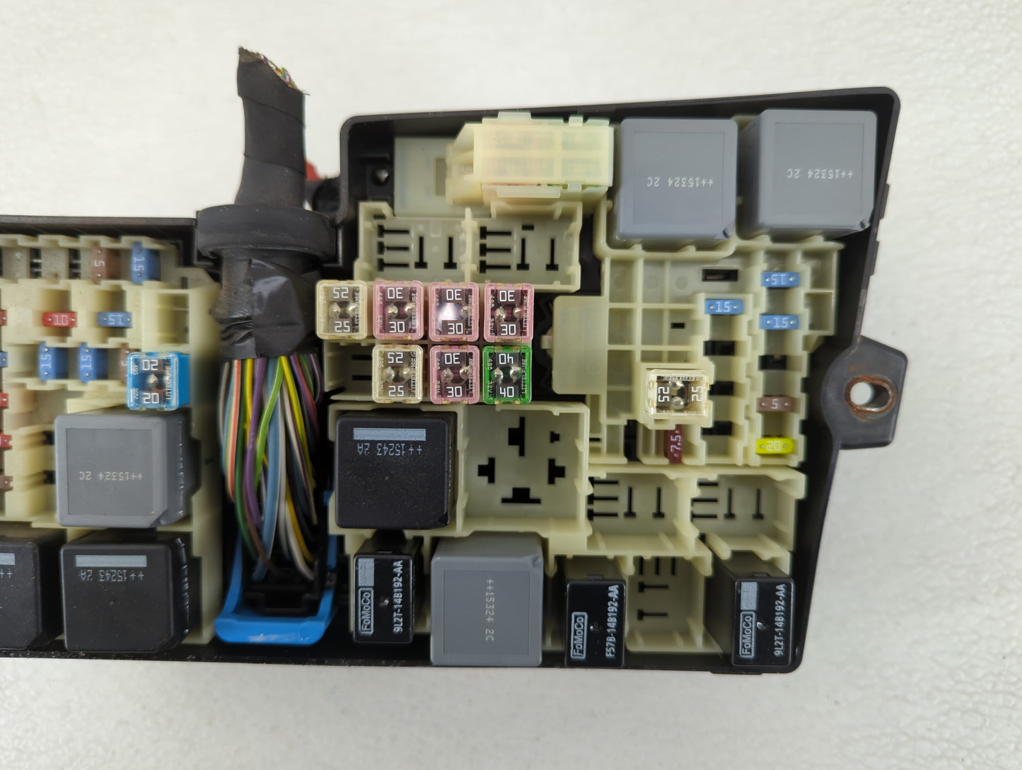 2015-2016 Lincoln Mkc Fusebox Fuse Box Panel Relay Module P/N:AV6T-14A067-AD Fits Fits 2015 2016 OEM Used Auto Parts - Oemus