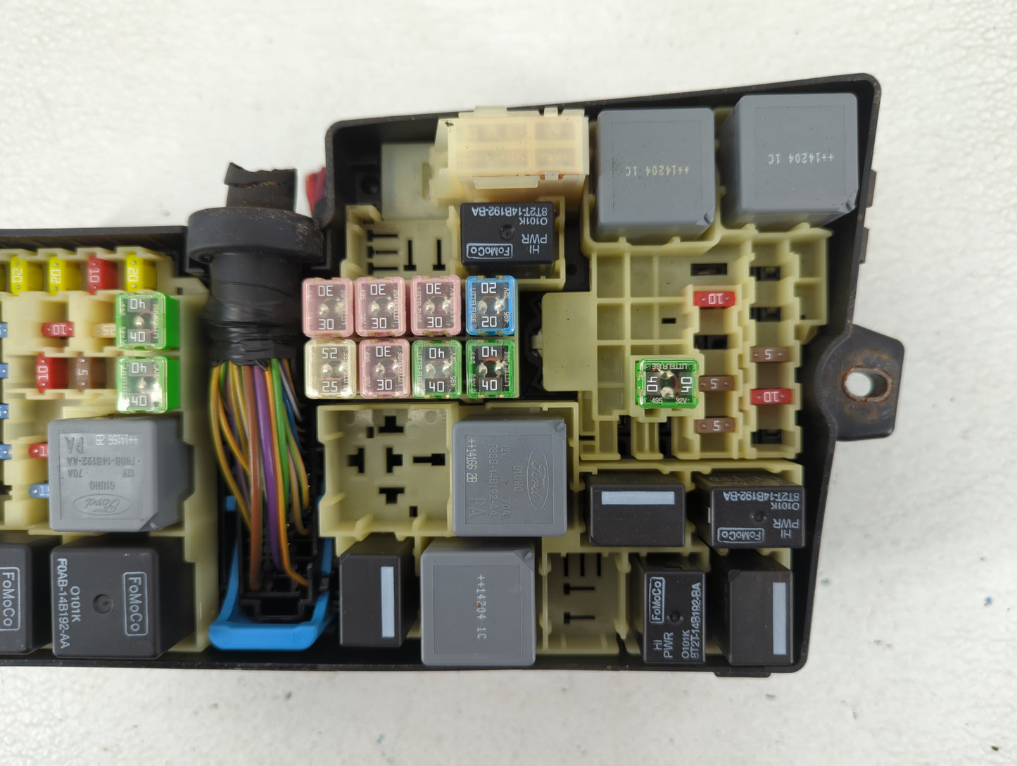 2015-2016 Lincoln Mkc Fusebox Fuse Box Panel Relay Module P/N:AV6T-14A067-AD Fits Fits 2015 2016 OEM Used Auto Parts - Oemus