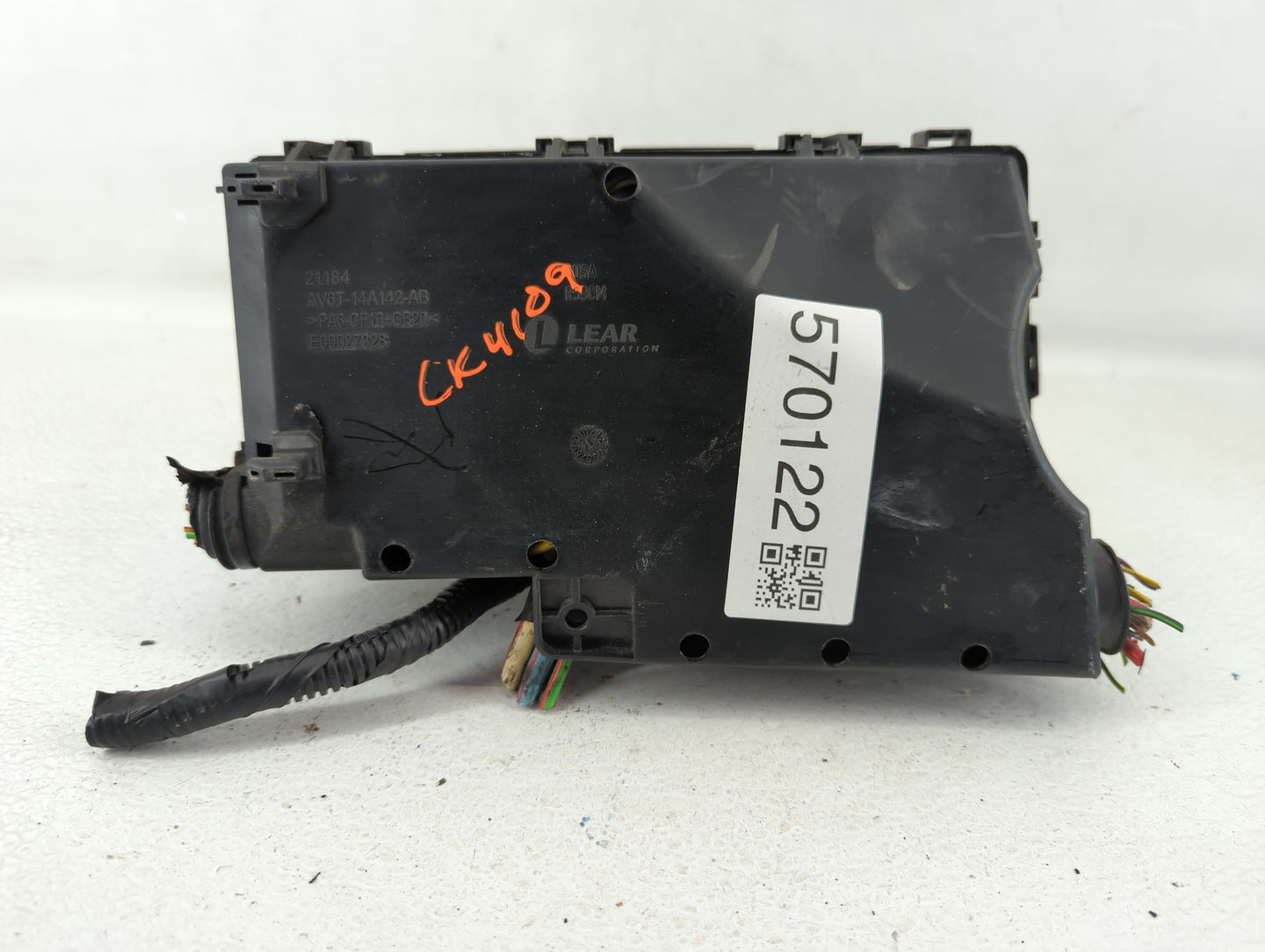 2015-2016 Lincoln Mkc Fusebox Fuse Box Panel Relay Module P/N:AV6T-14A067-AD Fits Fits 2015 2016 OEM Used Auto Parts - Oemus