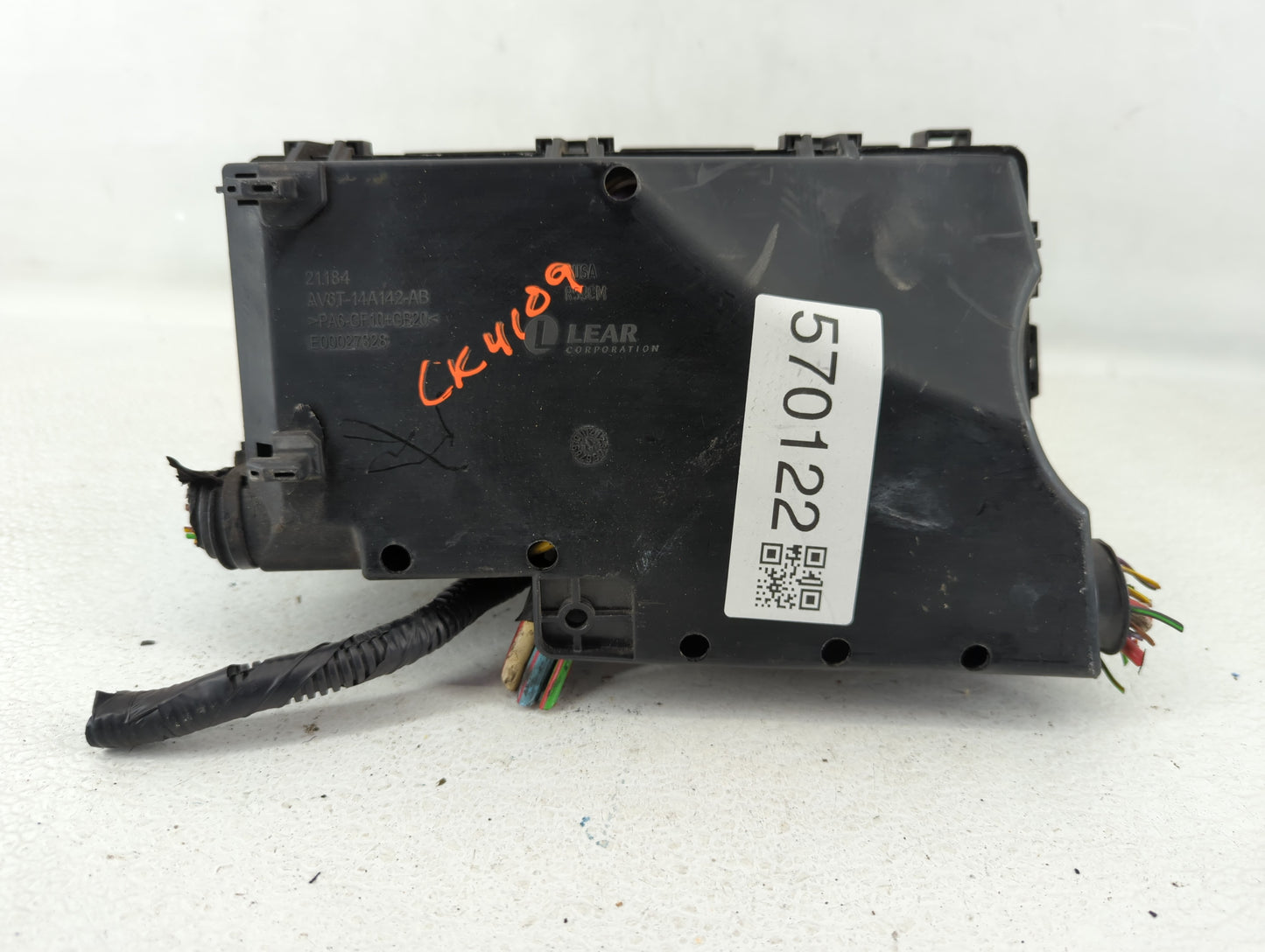 2015-2016 Lincoln Mkc Fusebox Fuse Box Panel Relay Module P/N:AV6T-14A067-AD Fits Fits 2015 2016 OEM Used Auto Parts - Oemus