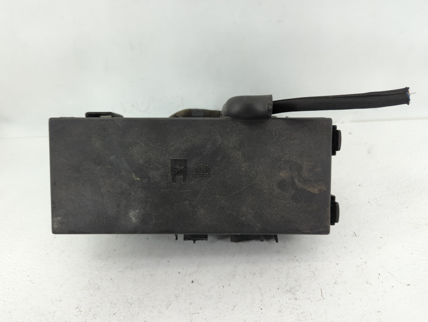 2013-2016 Lincoln Mks Fusebox Fuse Box Panel Relay Module P/N:DG1T-14A003-BA Fits Fits 2013 2014 2015 2016 OEM Used Auto Par