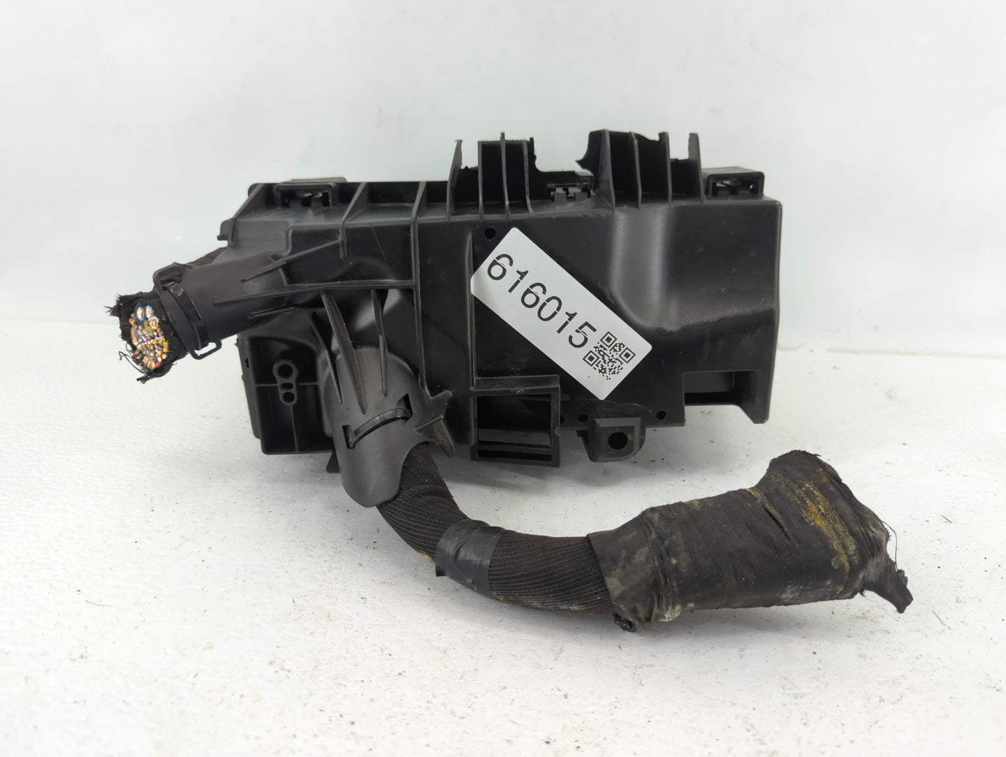 2013-2016 Lincoln Mks Fusebox Fuse Box Panel Relay Module P/N:DG1T-14A003-BA Fits Fits 2013 2014 2015 2016 OEM Used Auto Par