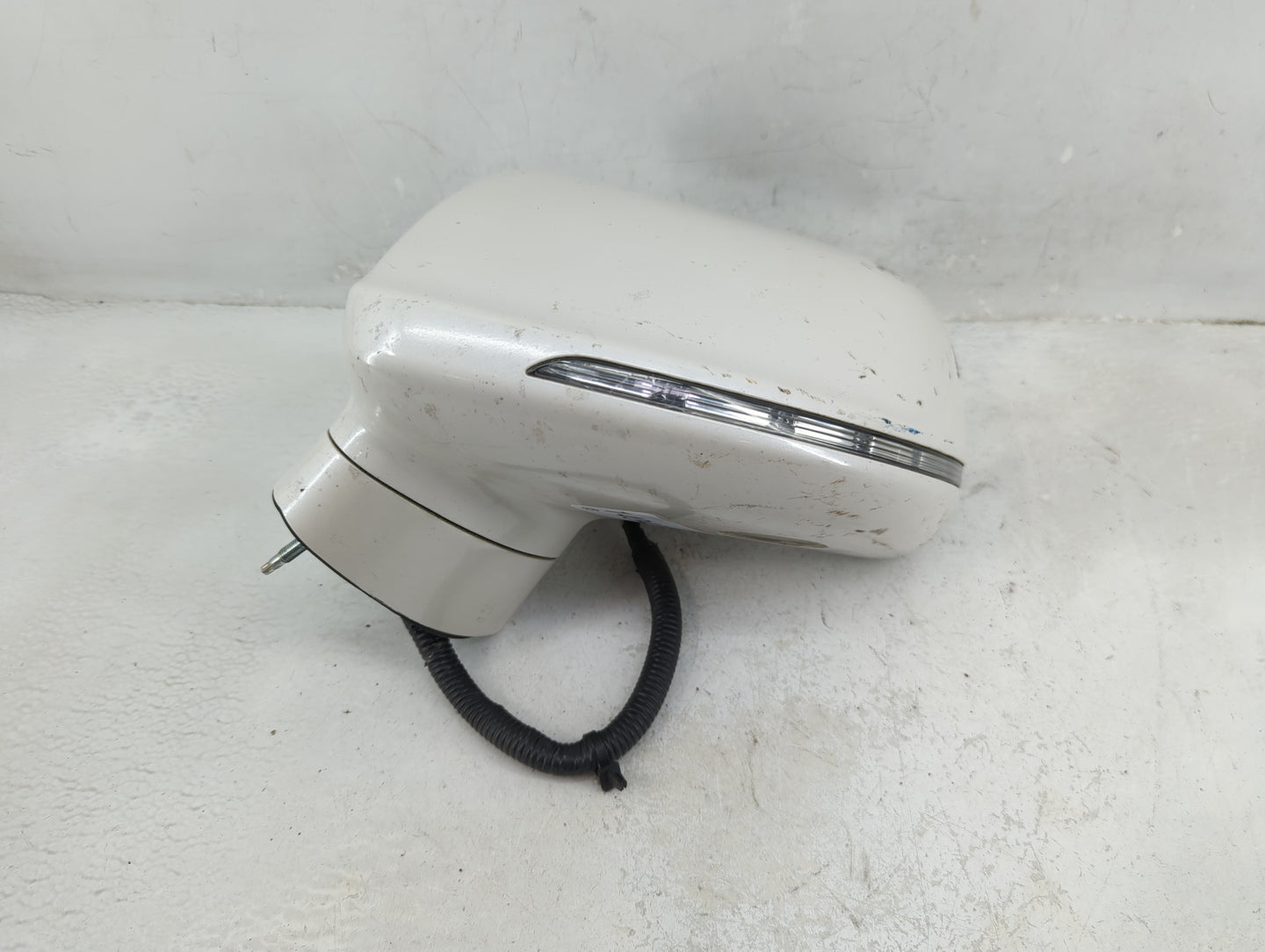2010-2019 Lincoln Mkt Driver Side View Mirror - Left Door Mirror OEM Used - Oemusedautoparts1.com