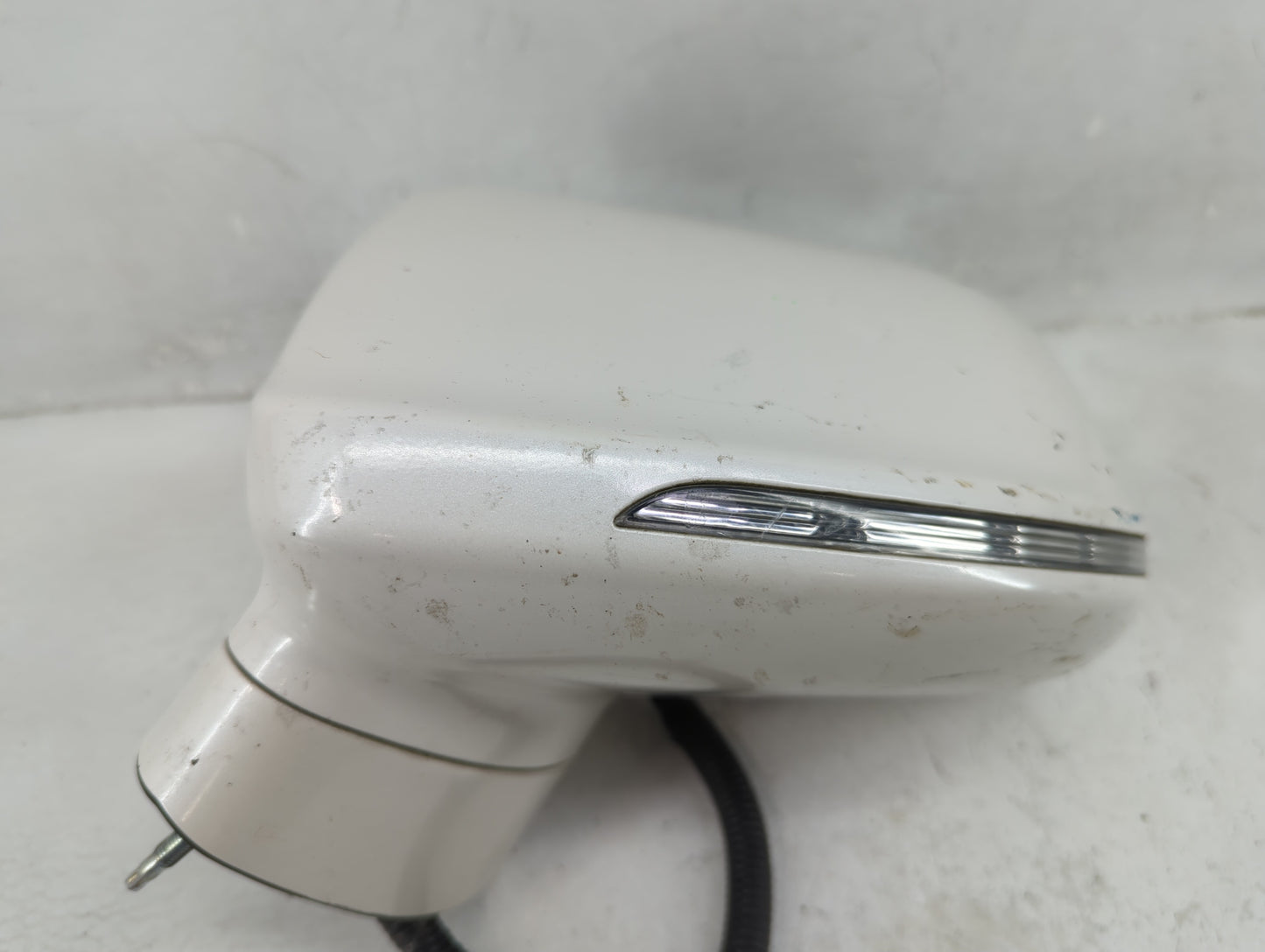 2010-2019 Lincoln Mkt Driver Side View Mirror - Left Door Mirror OEM Used - Oemusedautoparts1.com