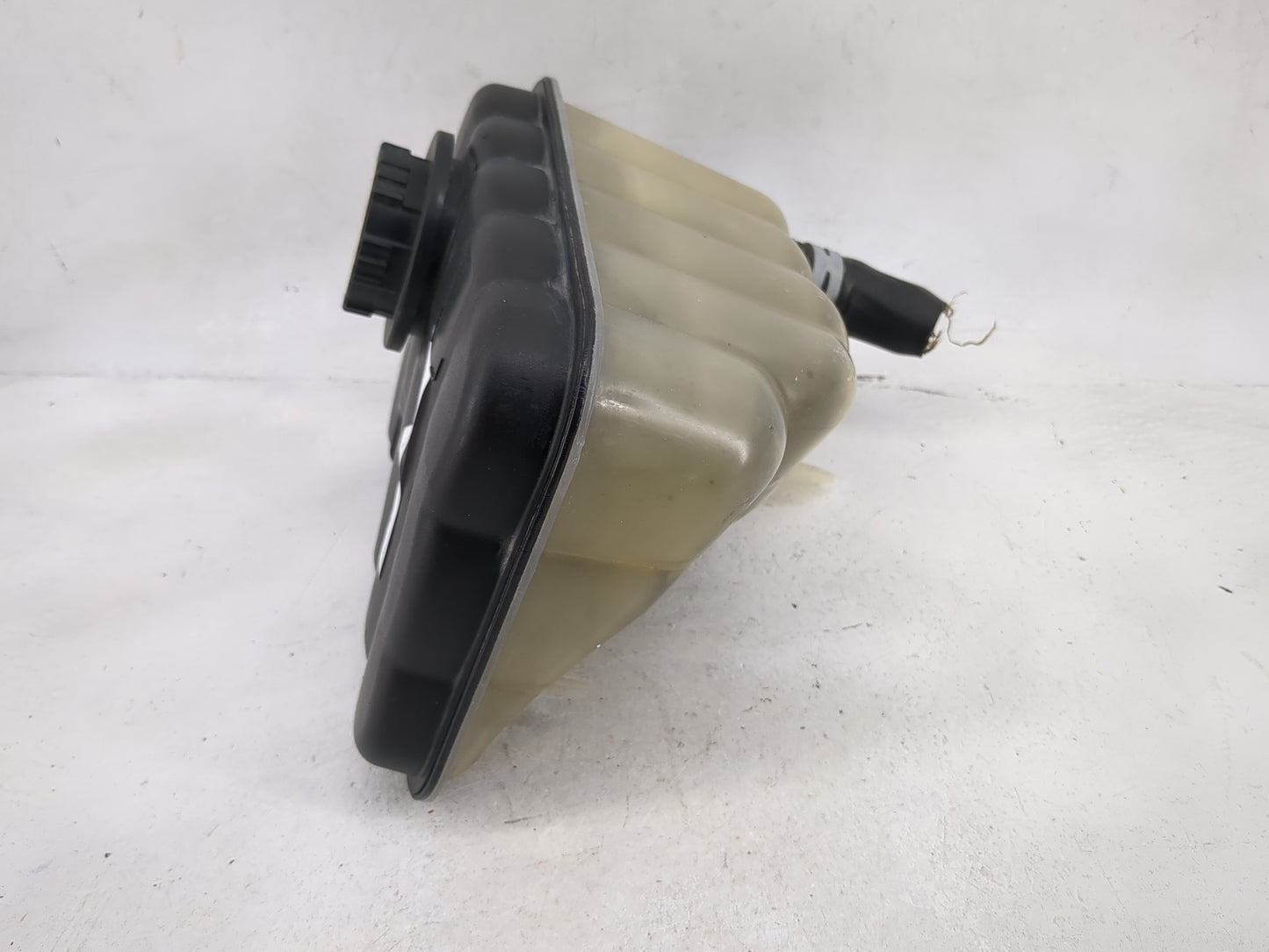 2010-2019 Lincoln Mkt Radiator Coolant Overflow Expansion Tank Bottle 1481126 - Oemusedautoparts1.com