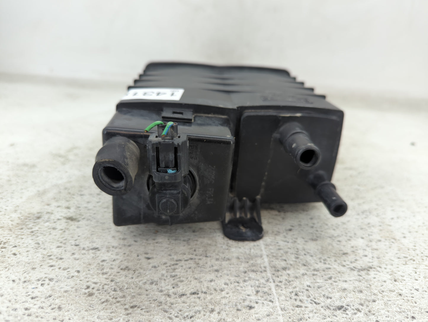 2015 Lincoln Mkx Fuel Vapor Charcoal Canister - Oemusedautoparts1.com