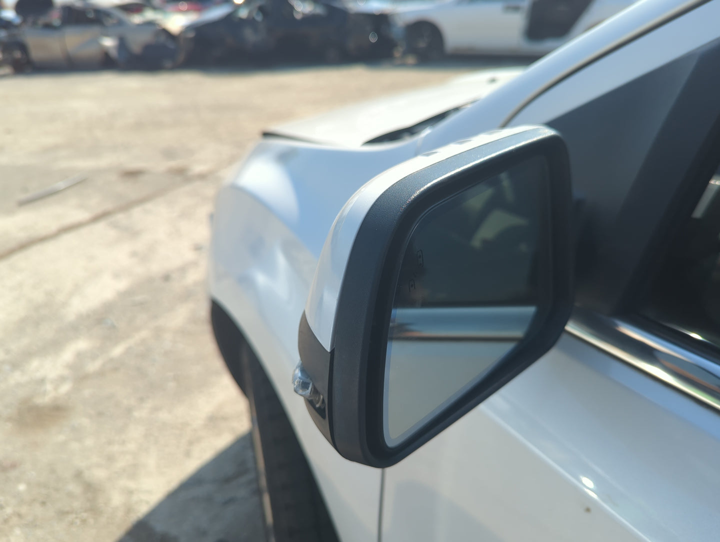 2012-2015 Lincoln Mkx Driver Side View Mirror - Left Door Mirror OEM Used - Oemusedautoparts1.com