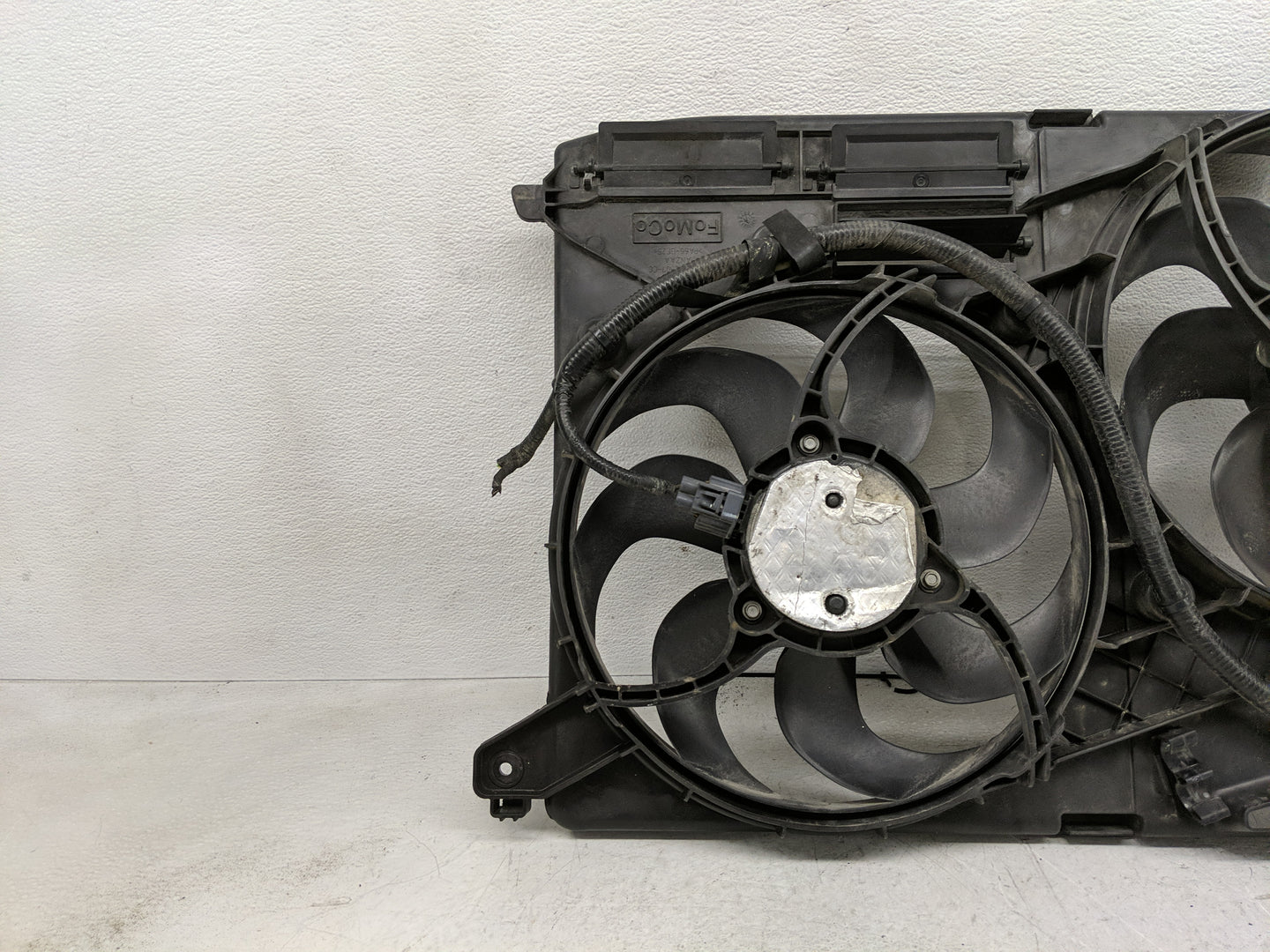 2013-2016 Lincoln Mkz Electric Radiator Cooling Fan Motor Assembly P/N:DG93-8C607-CC Fits Fits 2013 2014 2015 2016 OEM Used 