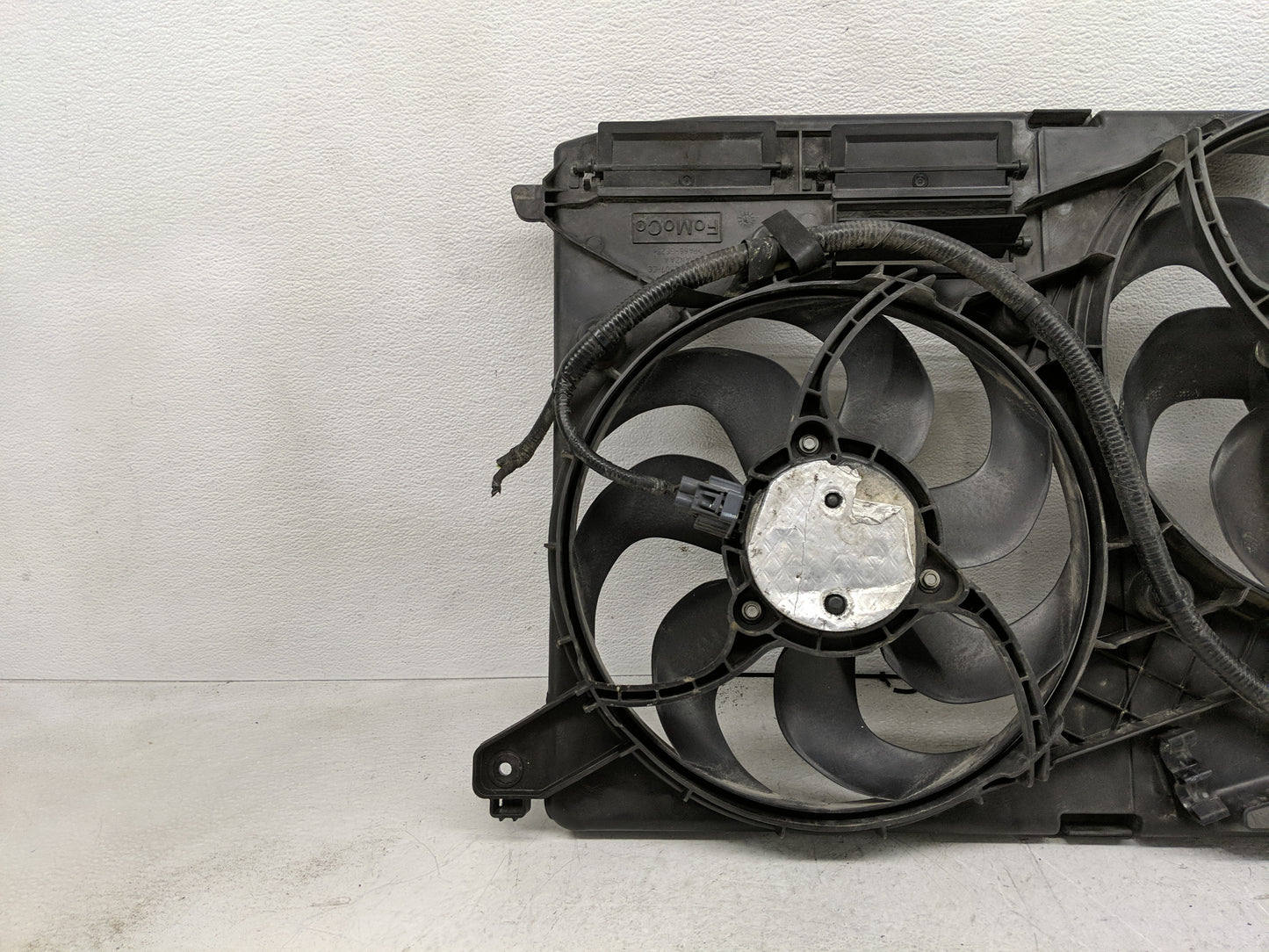 2013-2016 Lincoln Mkz Electric Radiator Cooling Fan Motor Assembly P/N:DG93-8C607-CC Fits Fits 2013 2014 2015 2016 OEM Used 