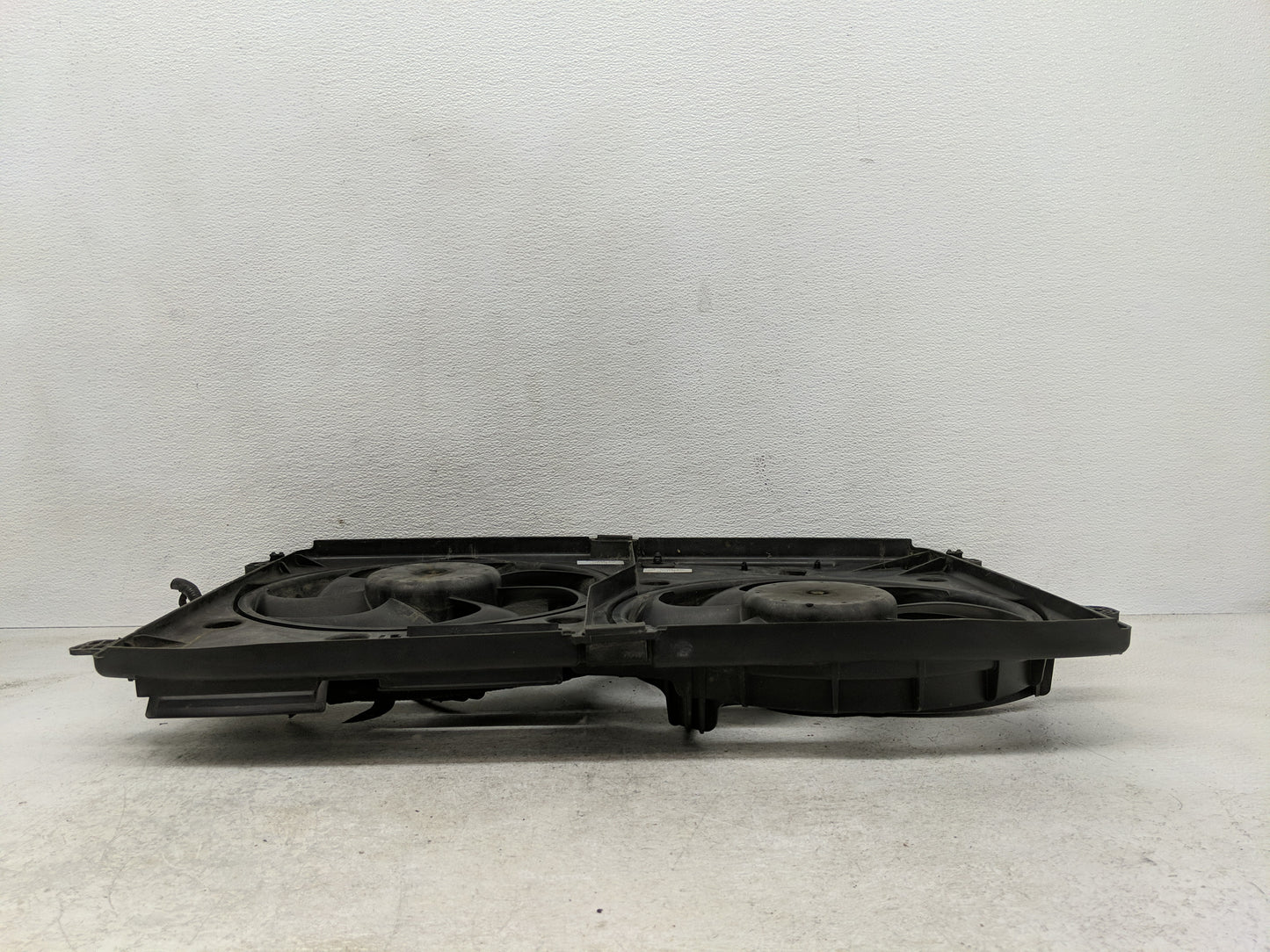 2013-2016 Lincoln Mkz Electric Radiator Cooling Fan Motor Assembly P/N:DG93-8C607-CC Fits Fits 2013 2014 2015 2016 OEM Used 