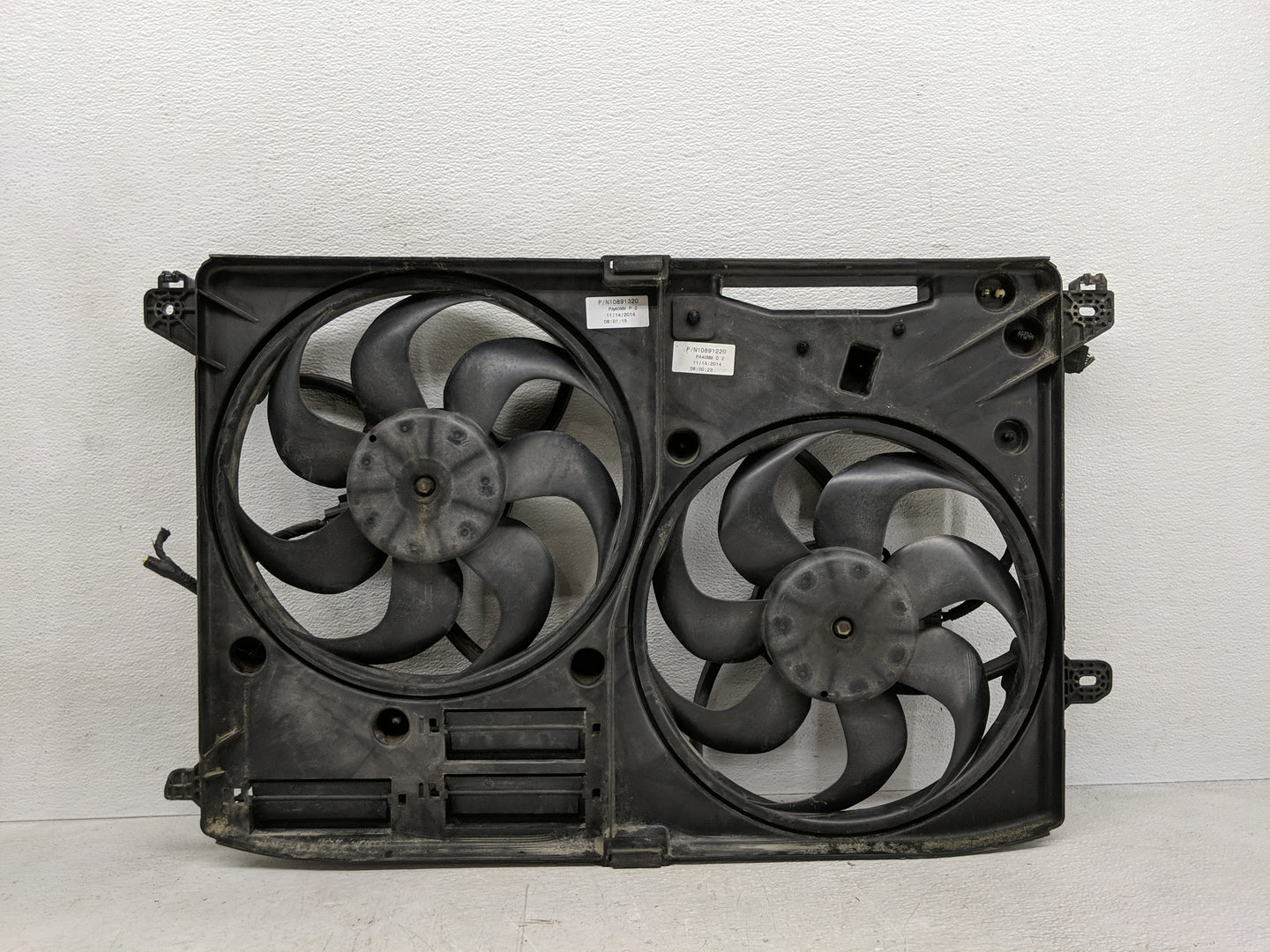 2013-2016 Lincoln Mkz Electric Radiator Cooling Fan Motor Assembly P/N:DG93-8C607-CC Fits Fits 2013 2014 2015 2016 OEM Used 