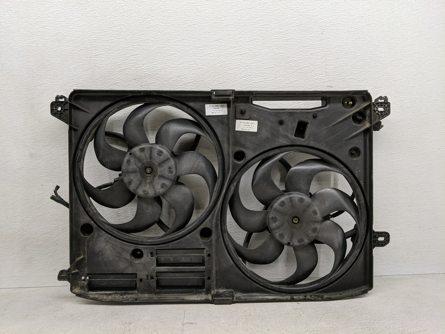 2013-2016 Lincoln Mkz Electric Radiator Cooling Fan Motor Assembly P/N:DG93-8C607-CC Fits Fits 2013 2014 2015 2016 OEM Used 