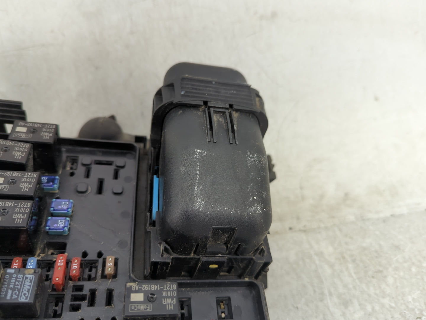 2015-2016 Lincoln Mkz Fusebox Fuse Box Panel Relay Module P/N:DG9T14A075AA Fits Fits 2015 2016 OEM Used Auto Parts - Oemused