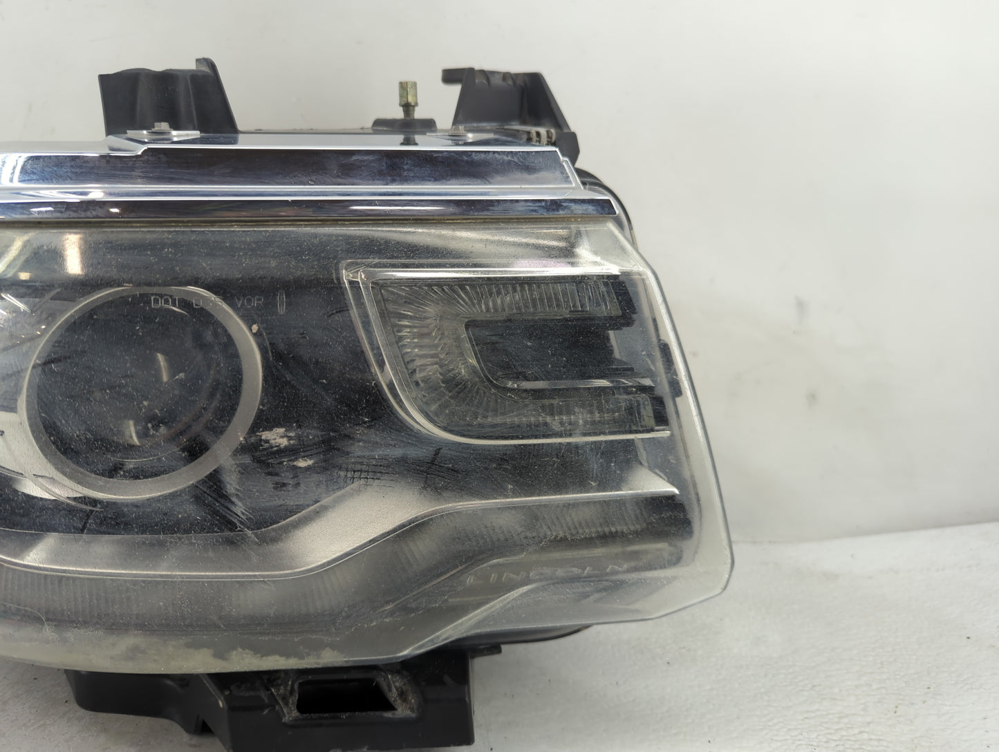 2015 Lincoln Navigator Passenger Right Oem Head Light Headlight Lamp - Oemusedautoparts1.com