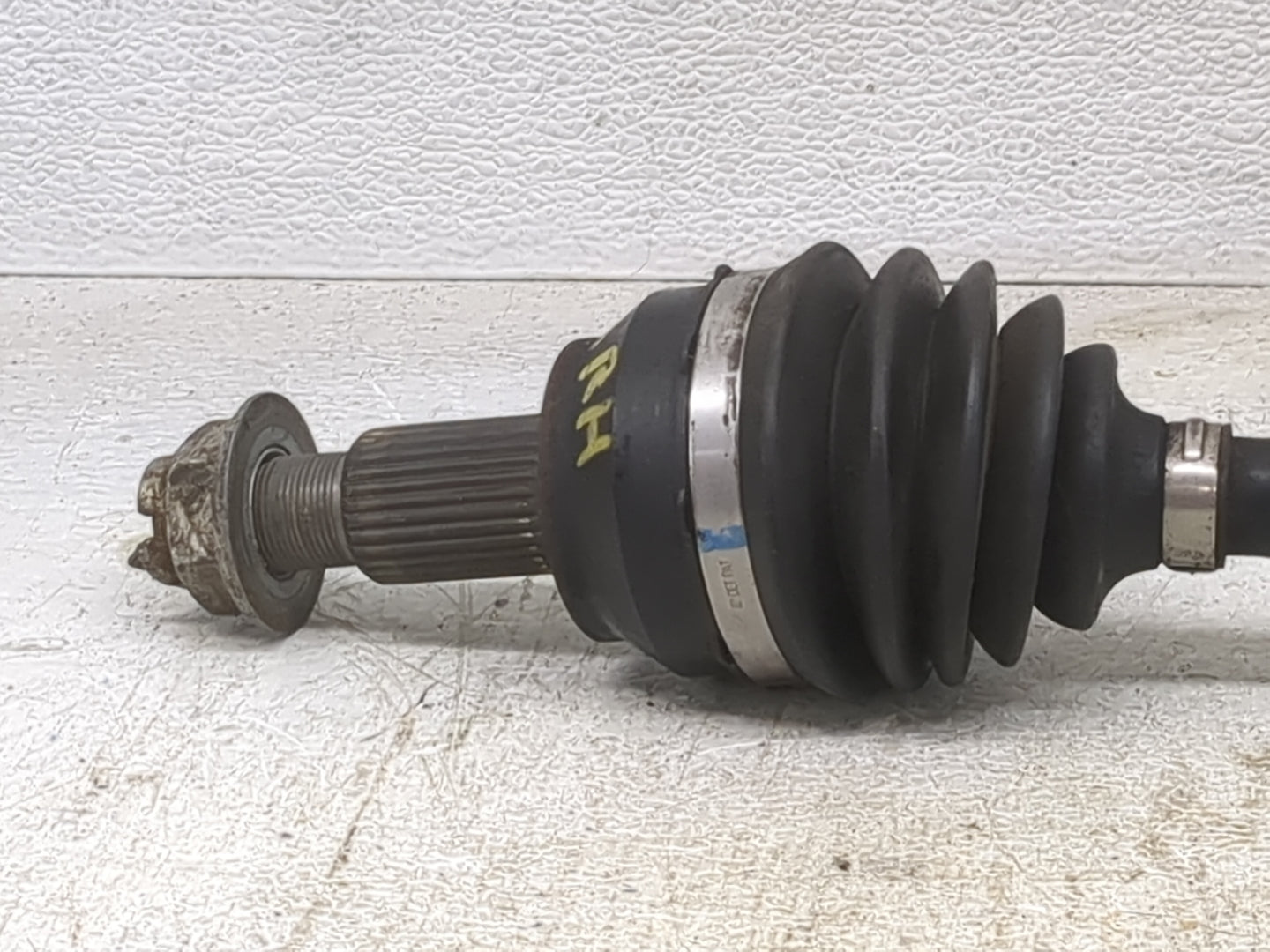 2015 Maserati Ghibli Axle Shaft Front Passenger Cv C/v - Oemusedautoparts1.com