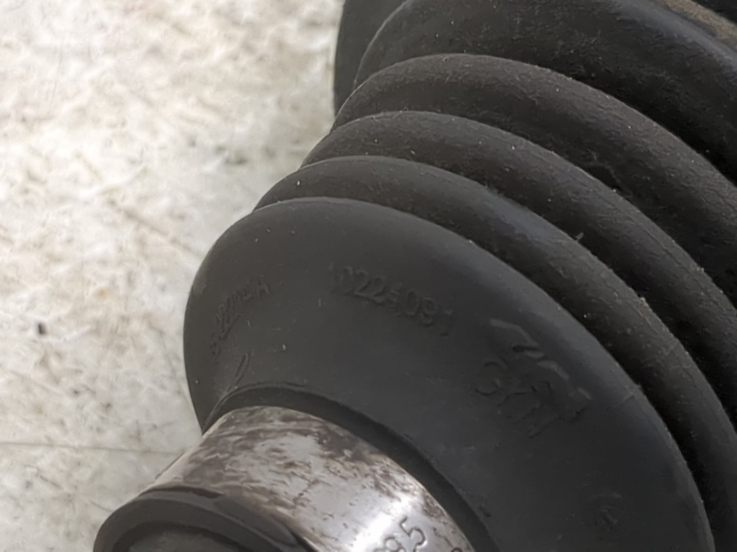 2015 Maserati Ghibli Axle Shaft Front Passenger Cv C/v - Oemusedautoparts1.com