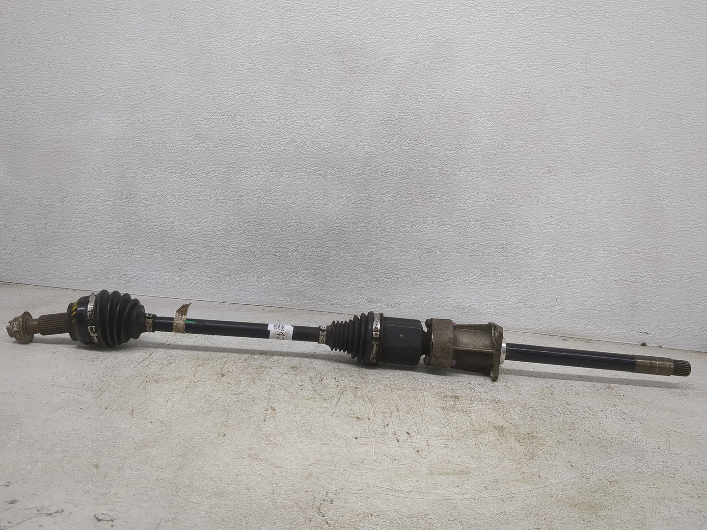 2015 Maserati Quattroporte Axle Shaft Front Driver Cv C/v - Oemusedautoparts1.com
