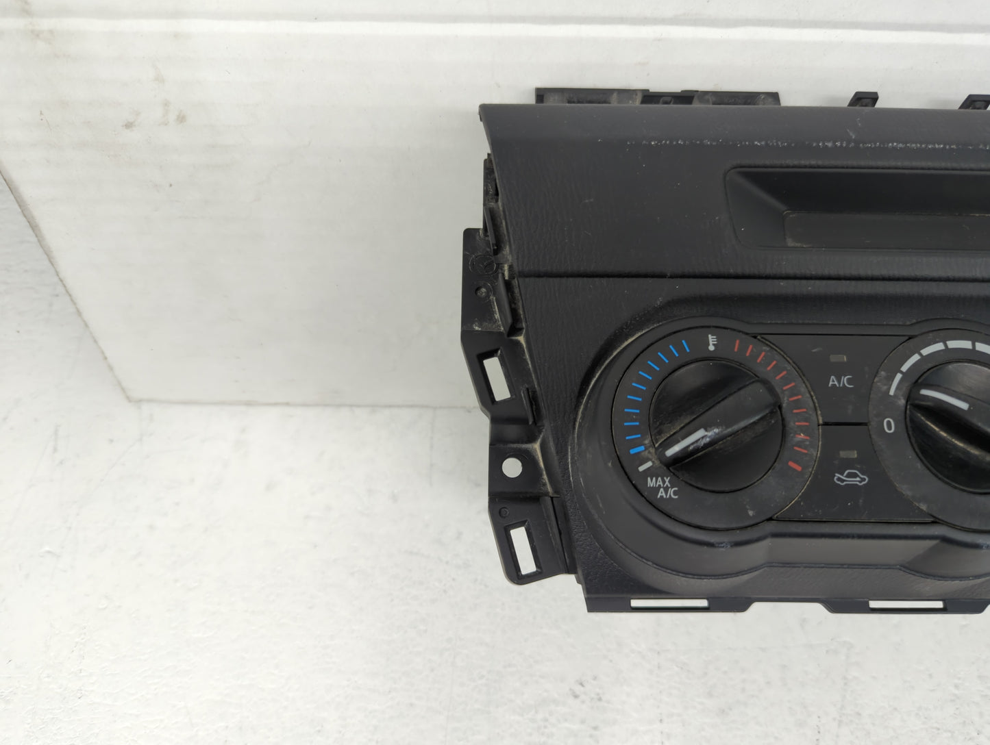 2014-2016 Mazda 3 Climate Control Module Temperature AC/Heater Replacement P/N:0600286 Fits Fits 2014 2015 2016 OEM Used Aut