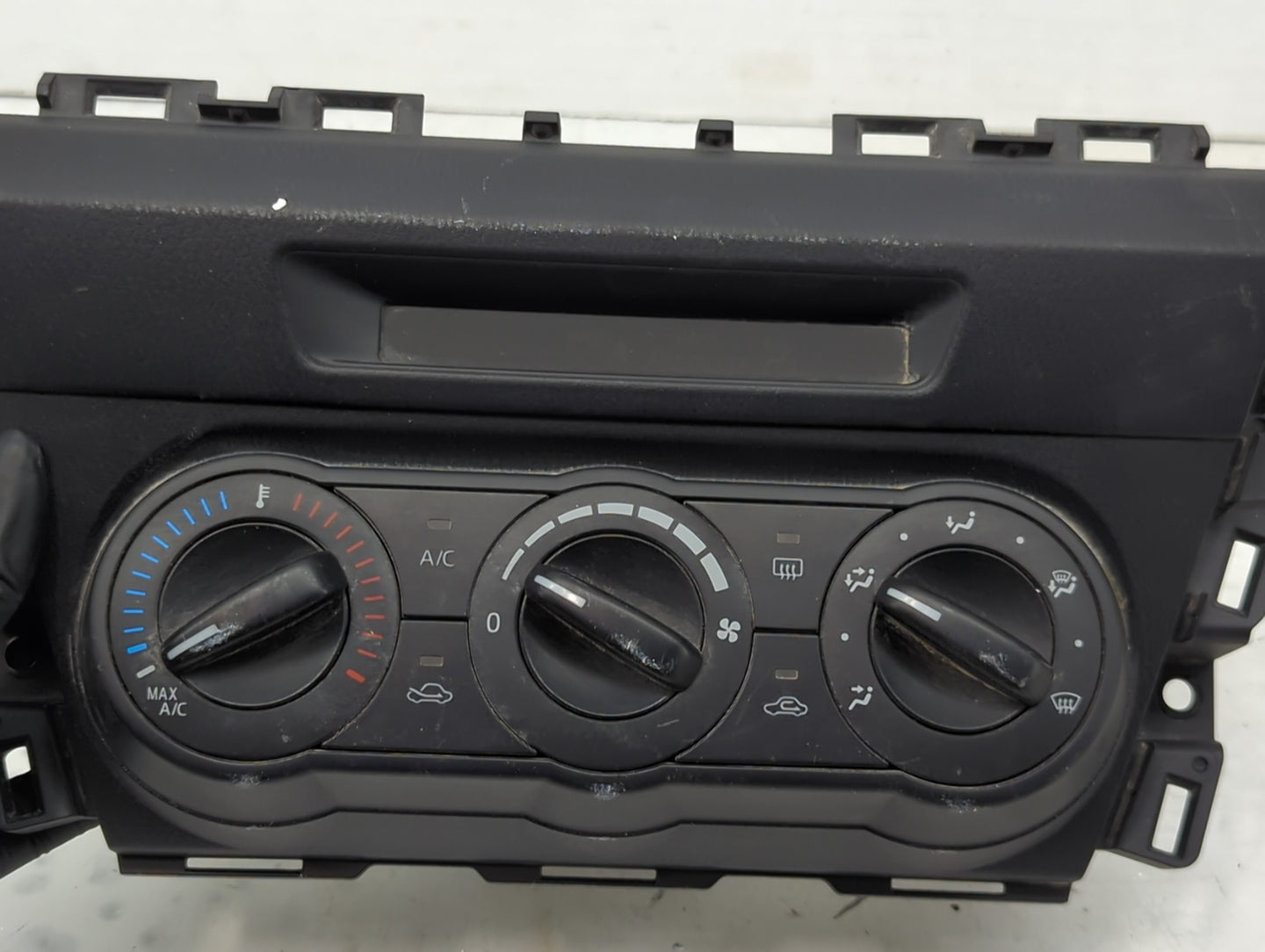 2014-2016 Mazda 3 Climate Control Module Temperature AC/Heater Replacement P/N:0600286 Fits Fits 2014 2015 2016 OEM Used Aut