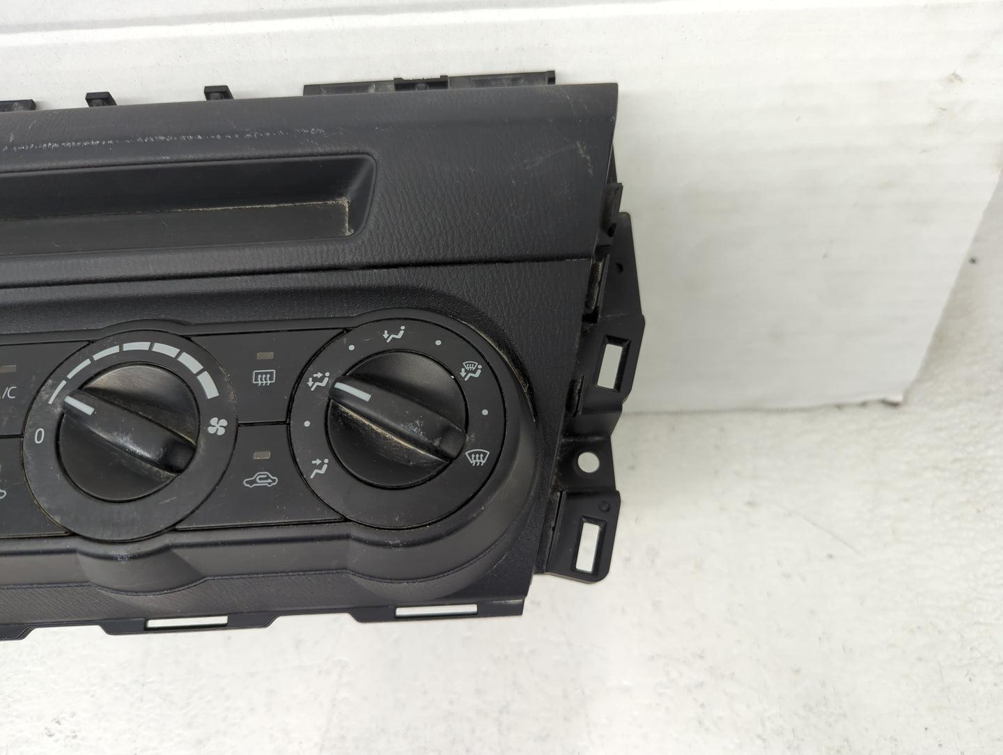 2014-2016 Mazda 3 Climate Control Module Temperature AC/Heater Replacement P/N:0600286 Fits Fits 2014 2015 2016 OEM Used Aut