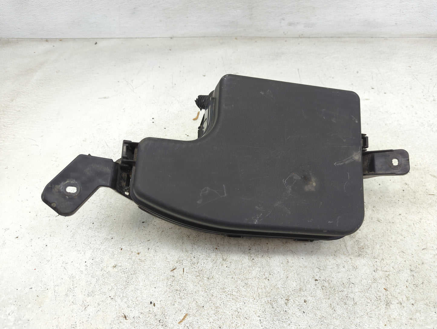 2014-2016 Mazda 3 Fusebox Fuse Box Panel Relay Module P/N:KD45-675X0 Fits Fits 2014 2015 2016 OEM Used Auto Parts - Oemuseda