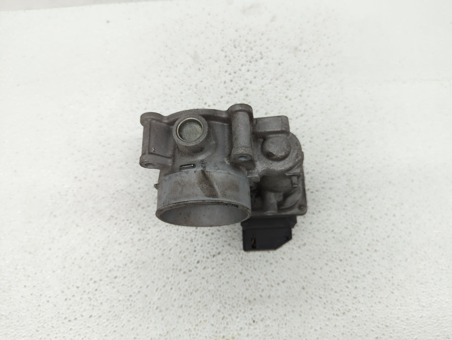 2014 Mazda 3 Throttle Body P/N:K4238 13 640 A 12681472AA, PY01 13 640 A Fits OEM Used Auto Parts - Oemusedautoparts1.com