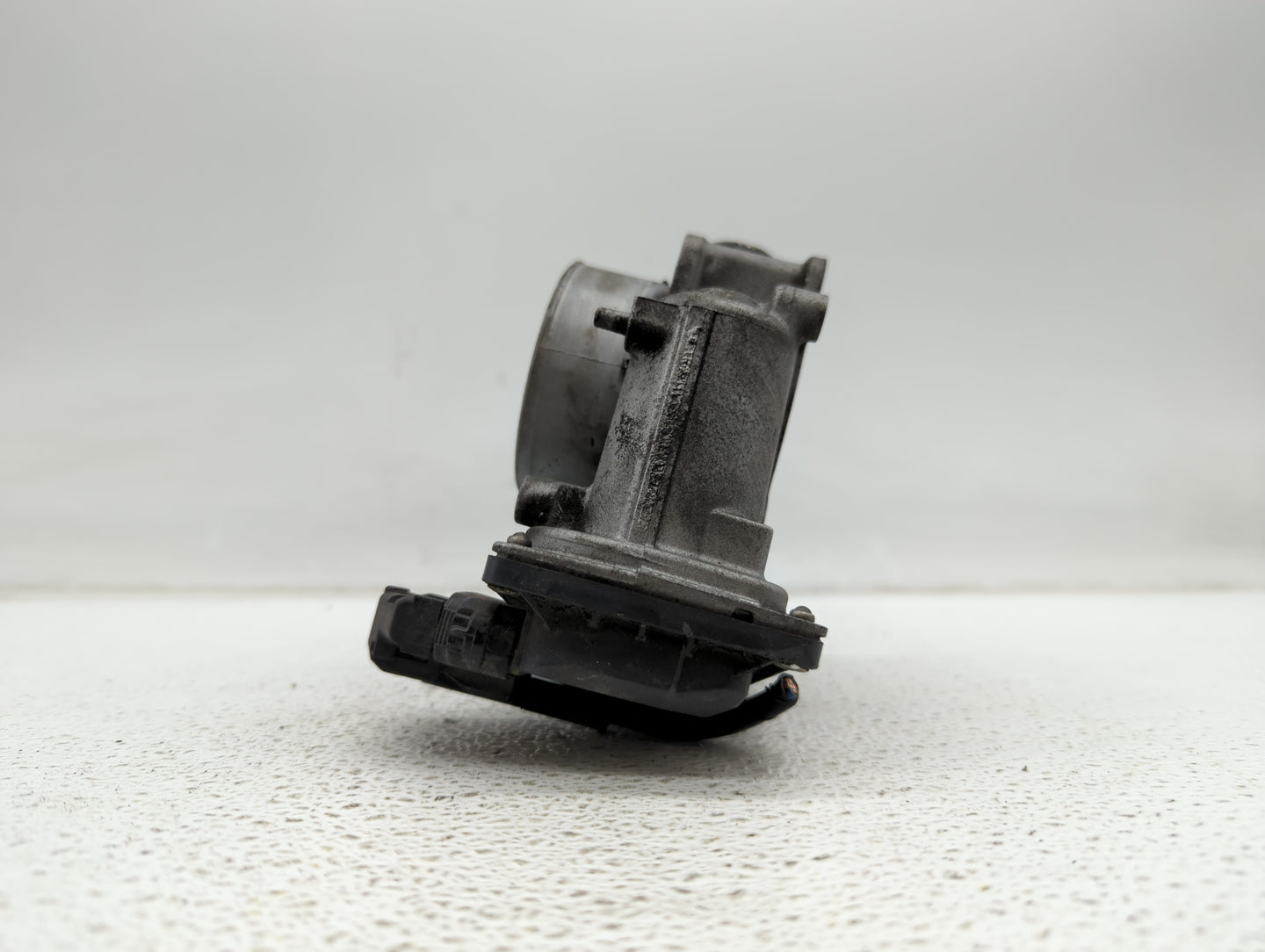 2014 Mazda 3 Throttle Body P/N:K4238 13 640 A 12681472AA, PY01 13 640 A Fits OEM Used Auto Parts - Oemusedautoparts1.com