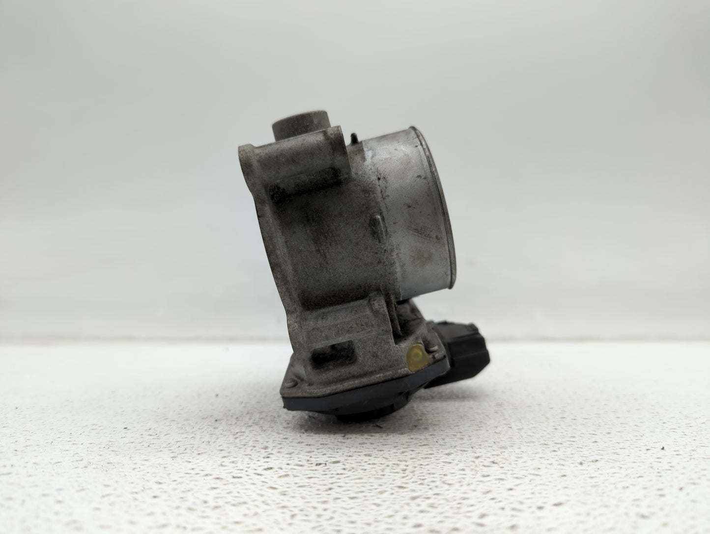 2014 Mazda 3 Throttle Body P/N:K4238 13 640 A 12681472AA, PY01 13 640 A Fits OEM Used Auto Parts - Oemusedautoparts1.com