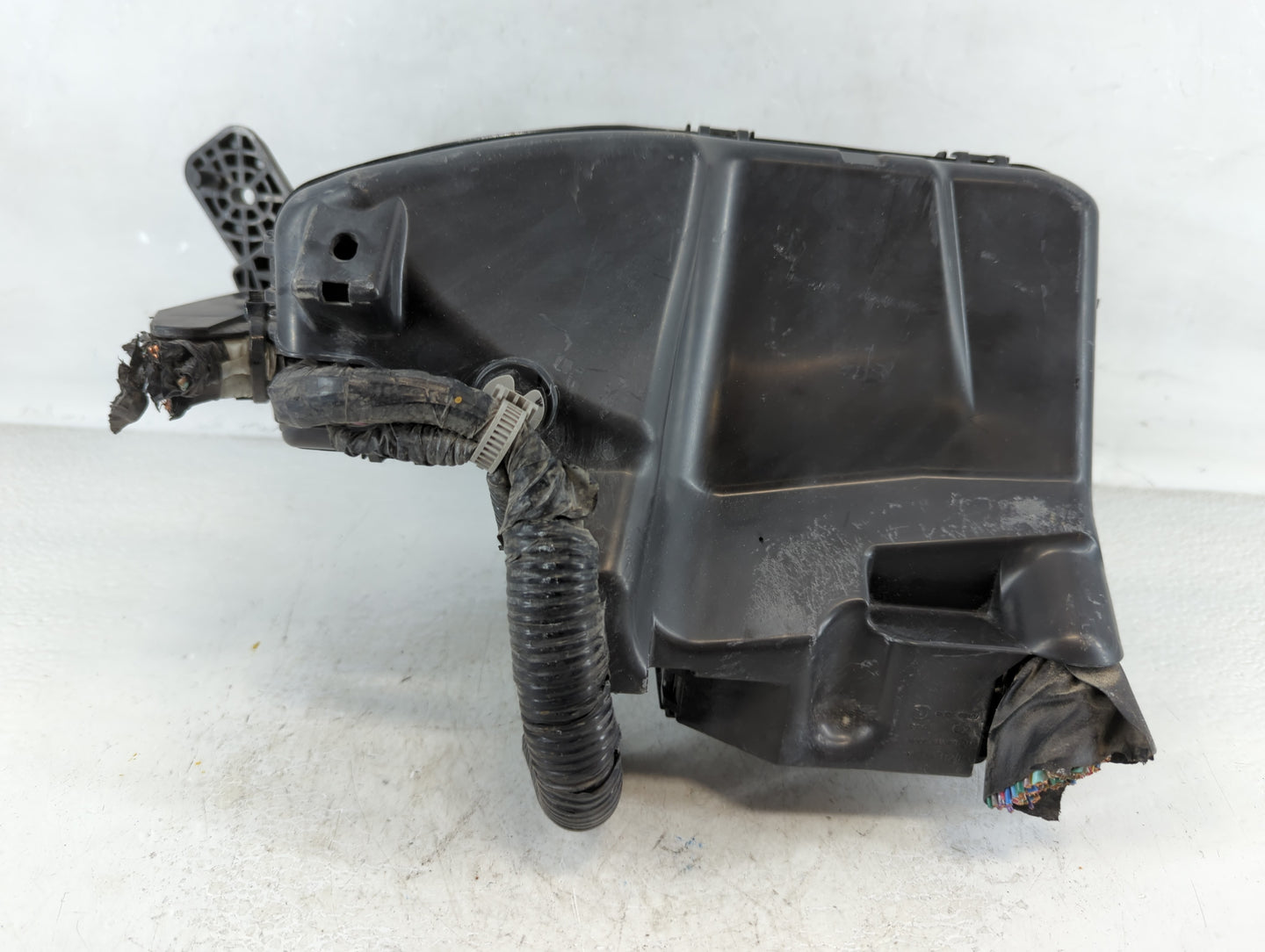 2014-2016 Mazda 3 Fusebox Fuse Box Panel Relay Module P/N:KD45-675X0 C Fits Fits 2014 2015 2016 OEM Used Auto Parts - Oemuse