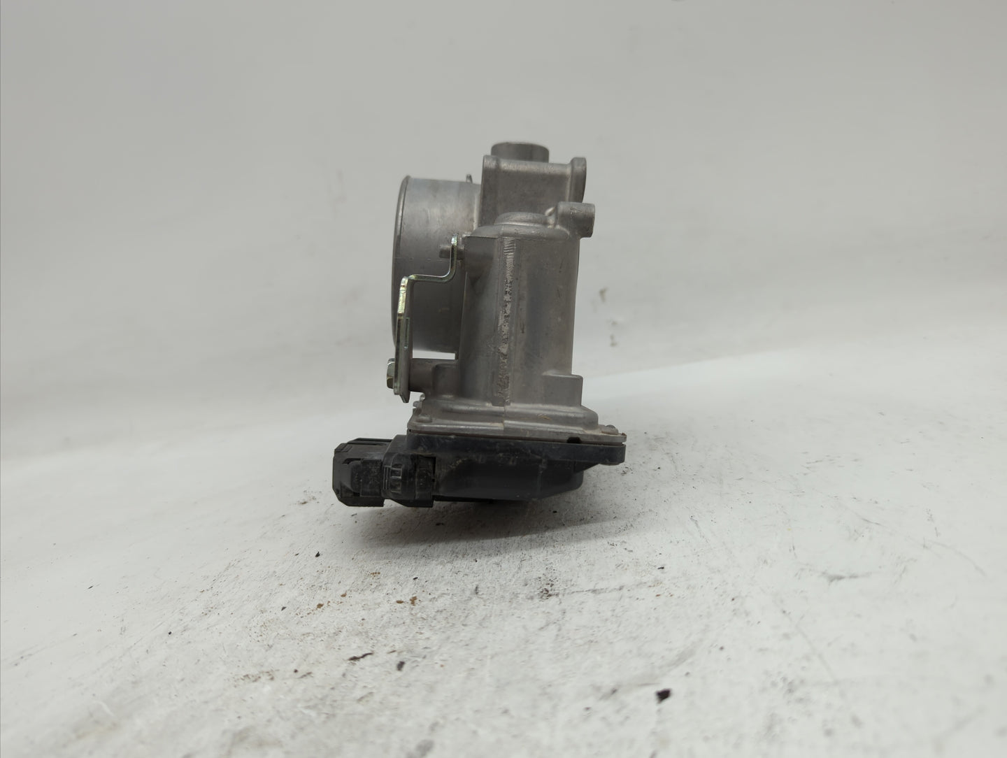 2014 Mazda Cx-5 Throttle Body P/N:K4238 13 640 A 12681472AA, PY01 13 640 A Fits OEM Used Auto Parts - Oemusedautoparts1.com