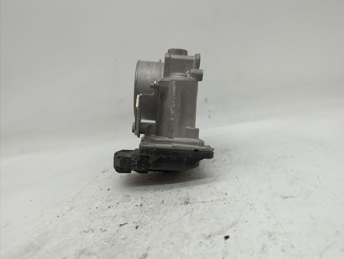 2014 Mazda Cx-5 Throttle Body P/N:K4238 13 640 A 12681472AA, PY01 13 640 A Fits OEM Used Auto Parts - Oemusedautoparts1.com
