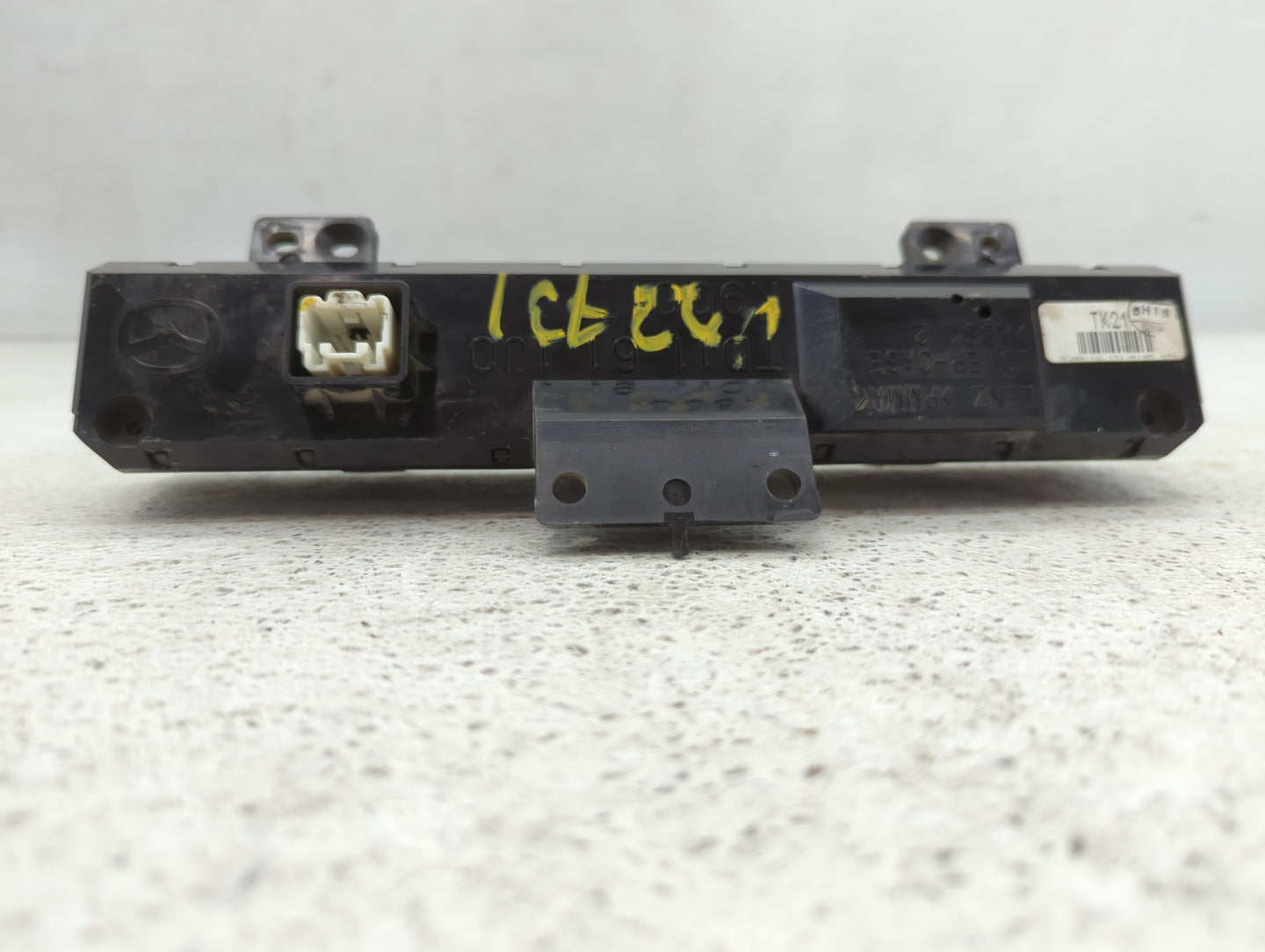 2013-2015 Mazda Cx-9 Radio AM FM Cd Player Receiver Replacement P/N:TK21 5H18 Fits Fits 2013 2014 2015 OEM Used Auto Parts -