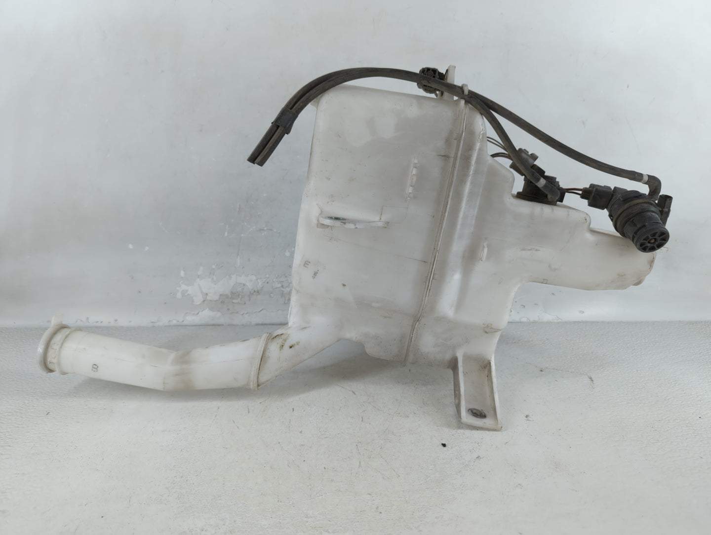 2007-2015 Mazda Cx-9 Windshield Washer Fluid Reservoir Bottle 859304 - Oemusedautoparts1.com