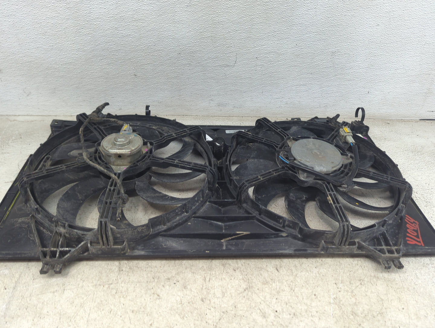 2015 Mazda Mazda3 Electric Radiator Cooling Fan Motor Assembly P/N:21460C811E 487C811B Fits Fits 2016 2017 2018 OEM Used Aut