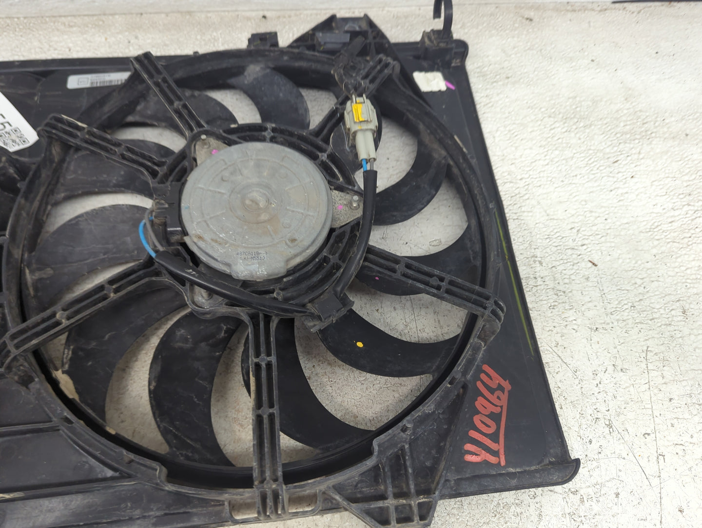 2015 Mazda Mazda3 Electric Radiator Cooling Fan Motor Assembly P/N:21460C811E 487C811B Fits Fits 2016 2017 2018 OEM Used Aut