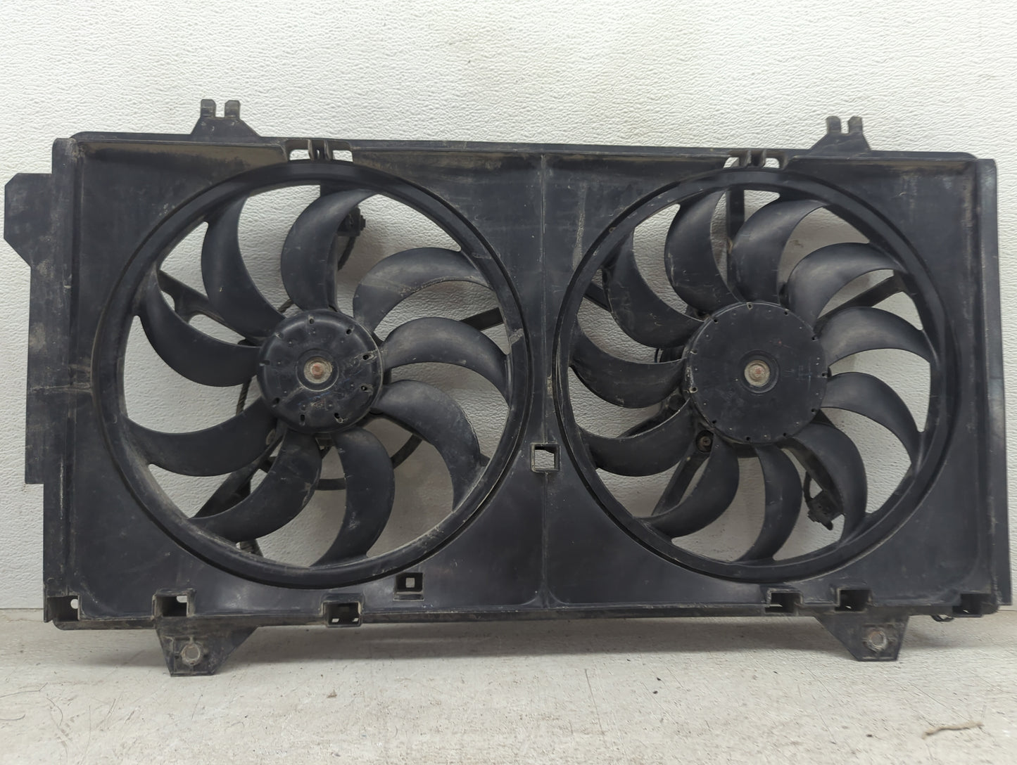 2015 Mazda Mazda3 Electric Radiator Cooling Fan Motor Assembly P/N:21460C811E 487C811B Fits Fits 2016 2017 2018 OEM Used Aut