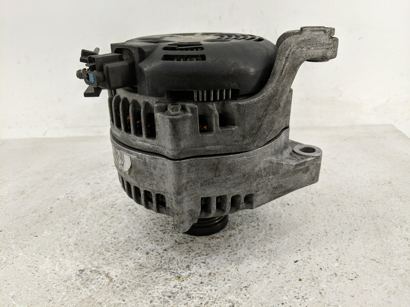 2015 Mercedes-Benz 320 Alternator Replacement Generator Charging Assembly Engine OEM P/N:7605061-02 Fits OEM Used Auto Parts
