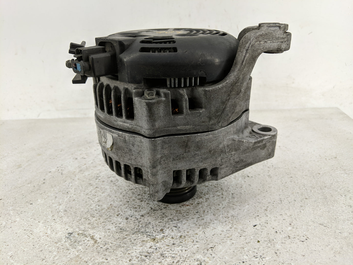2015 Mercedes-Benz 320 Alternator Replacement Generator Charging Assembly Engine OEM P/N:7605061-02 Fits OEM Used Auto Parts