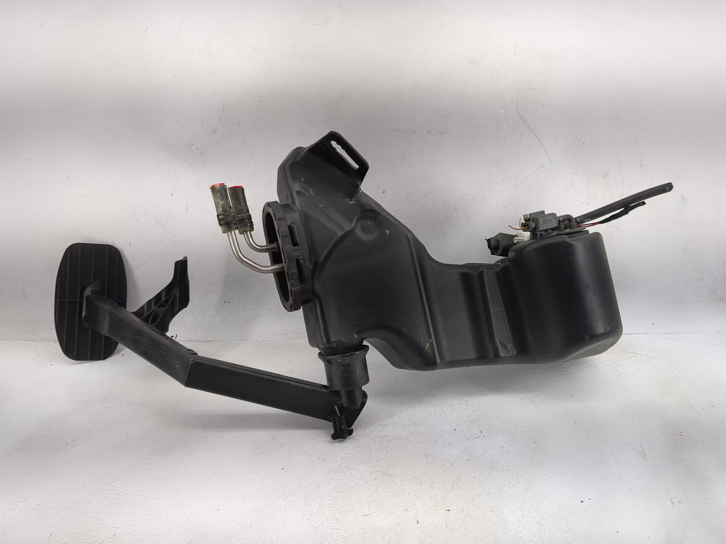 Mercedes-benz C-class Windshield Washer Fluid Reservoir Bottle 1482443 - Oemusedautoparts1.com