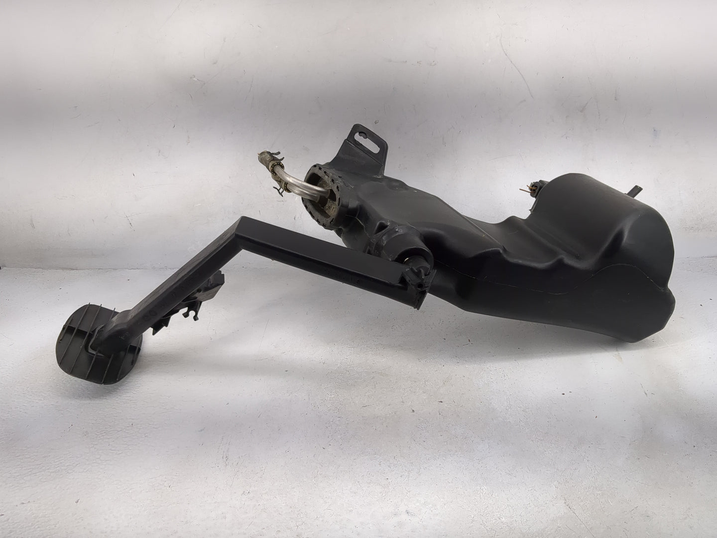Mercedes-benz C-class Windshield Washer Fluid Reservoir Bottle 1482443 - Oemusedautoparts1.com