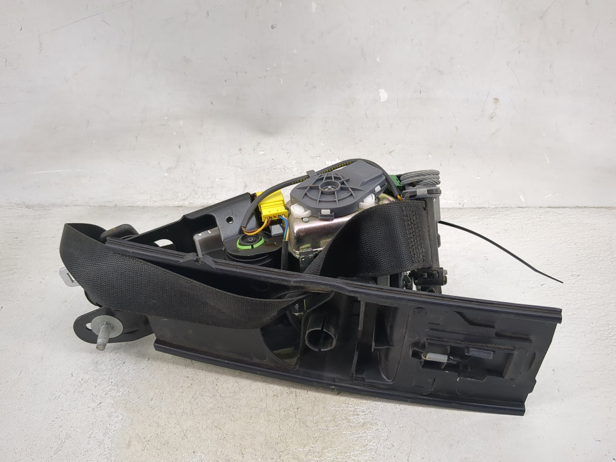 Mercedes-benz C-class Driver Front Seatbelt Retractor - Oemusedautoparts1.com