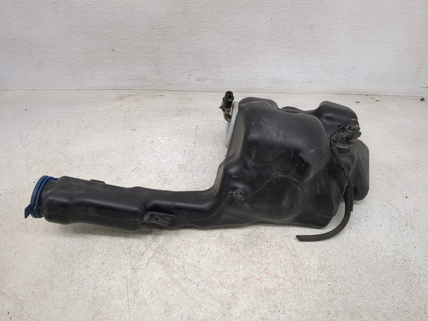 2010 Mercedes-benz C250 Windshield Washer Fluid Reservoir Bottle Oem - Oemusedautoparts1.com