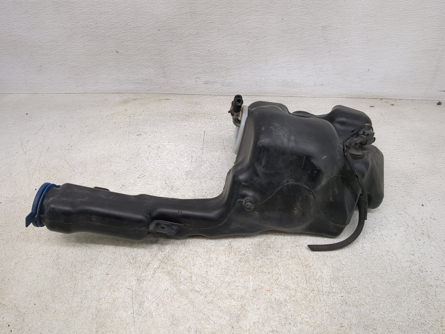 2010 Mercedes-benz C250 Windshield Washer Fluid Reservoir Bottle Oem - Oemusedautoparts1.com
