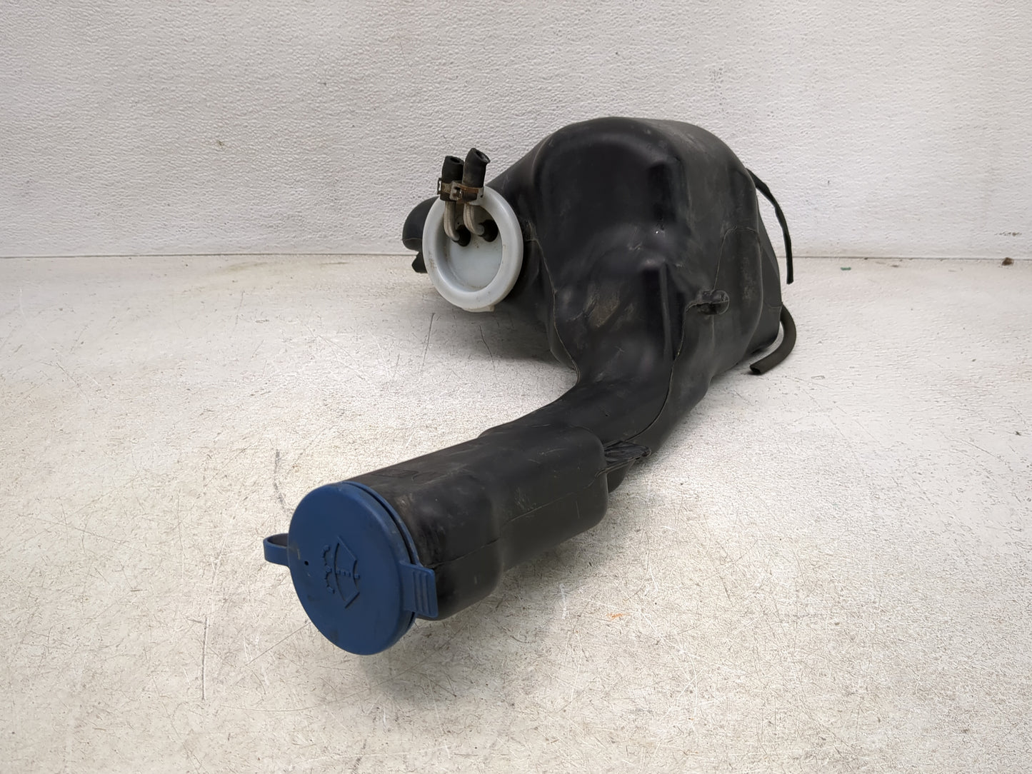 2010 Mercedes-benz C250 Windshield Washer Fluid Reservoir Bottle Oem - Oemusedautoparts1.com