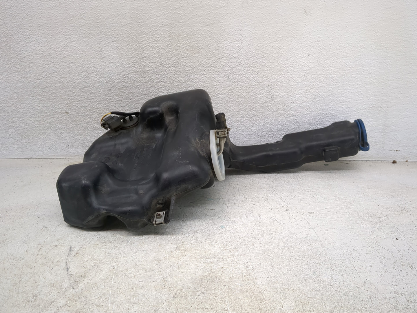 2010 Mercedes-benz C250 Windshield Washer Fluid Reservoir Bottle Oem - Oemusedautoparts1.com